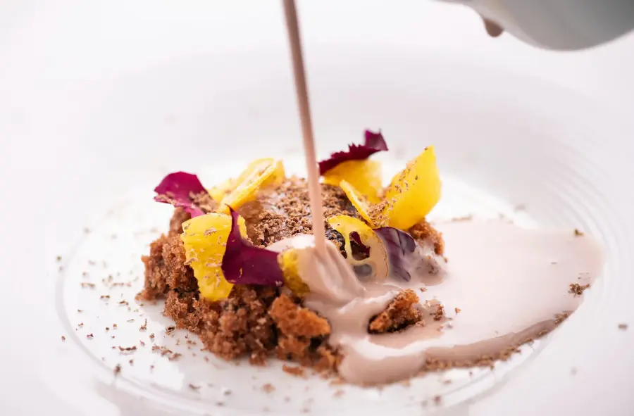 Kuva annoksesta Suklaabrûlée & appelsiinisalaattia