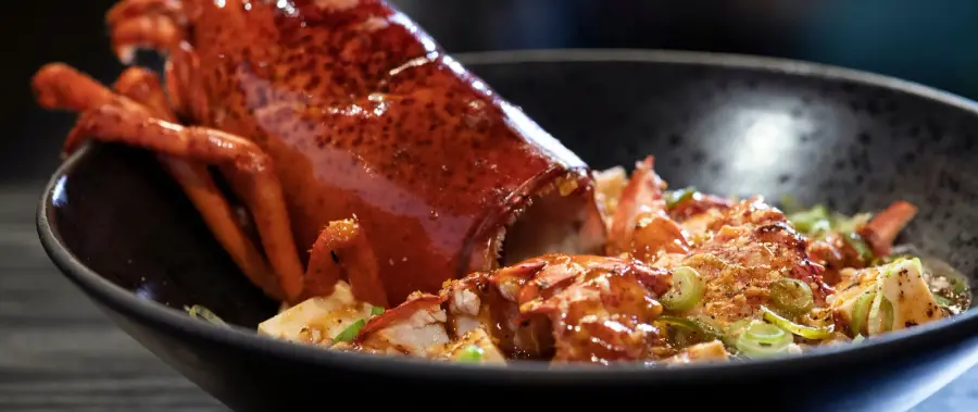 Kuva reseptistä Viikko 48/2022 - Mika Ranin | Lily Lee: Oyster & dashi, Lobster ma po tofu, Lily’s lemon pie & Oolong-jäätelöä