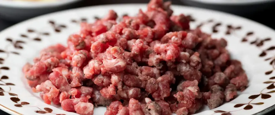 Kuva annoksesta Härkätartar ja kanalientä